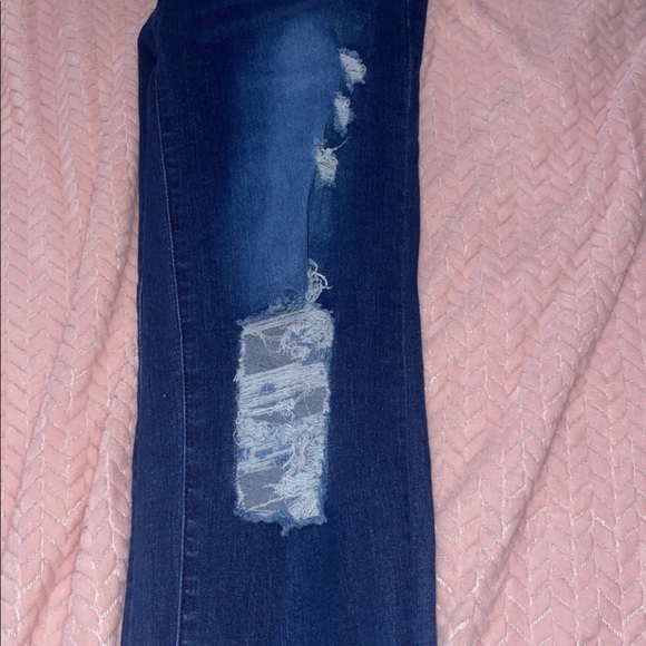 Brand new jeans, got them for back to school but they don’t fit on me. - Picture 3 of 5